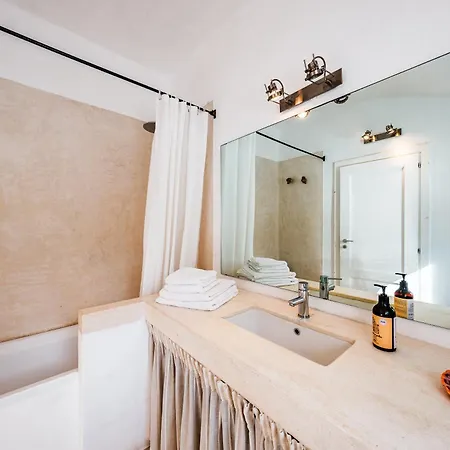 Villa Helloapulia - Casa Romigi - Authentic Trulli E Lamie With Private Pool - 15min Drive Ostuni, 10min Drive Ceglie Messapica *